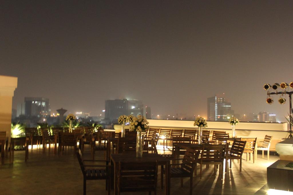 The Pllazio Hotel Gurgaon Buitenkant foto