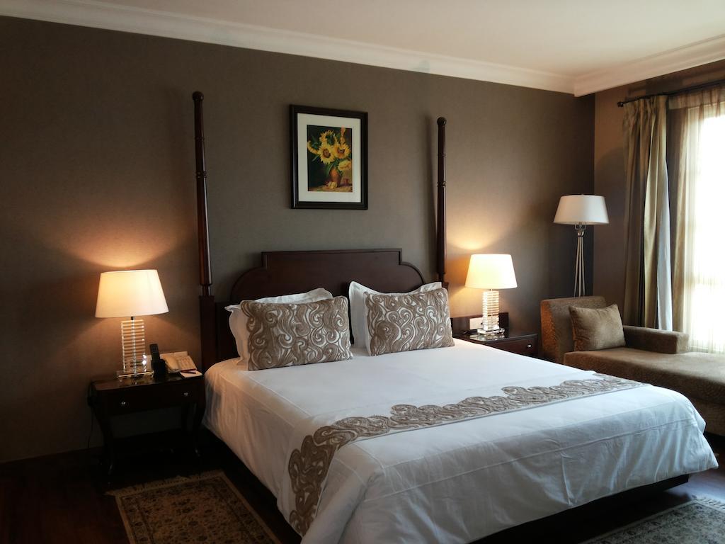The Pllazio Hotel Gurgaon Buitenkant foto